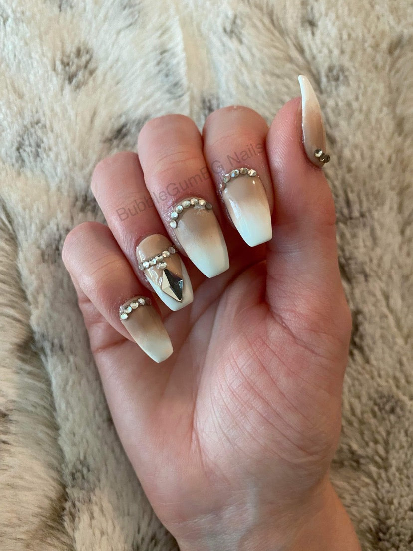 NIGHT IN VEGAS Tan and White Ombre Bling-gems Nail Set 